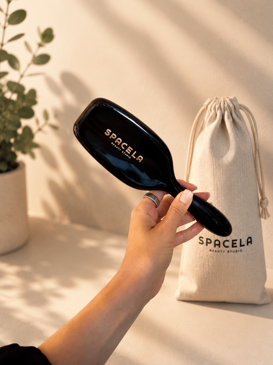 SPACELA Detangling Brush